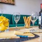 Thermal A 2 Min -le 1909- 8 Pers- Parking Chez Julie *