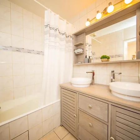 Thermal A 2 Min -le 1909- 8 Pers- Parking Chez Julie ナンシー